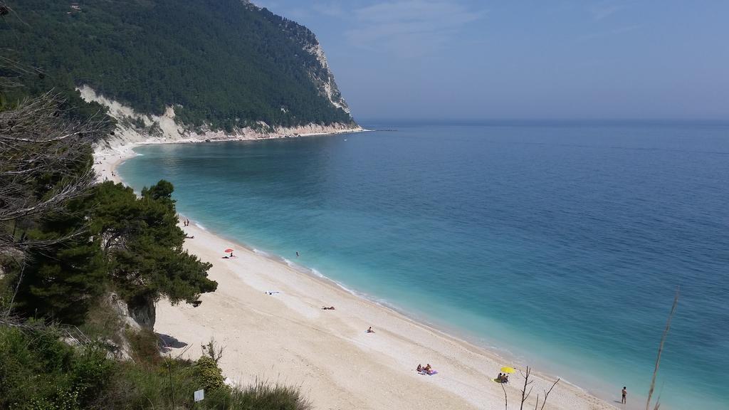A Due Passi Dal Mare B&B Numana Exterior foto